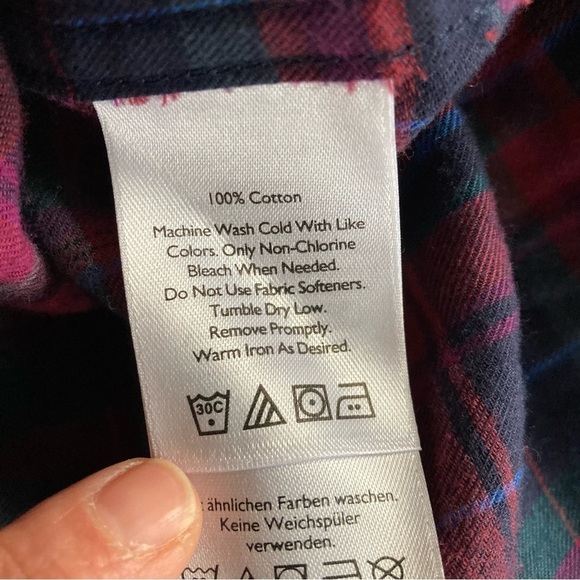 EDDIE Bauer 100% cotton plaid button down shirt. Size M - Picture 2 of 8